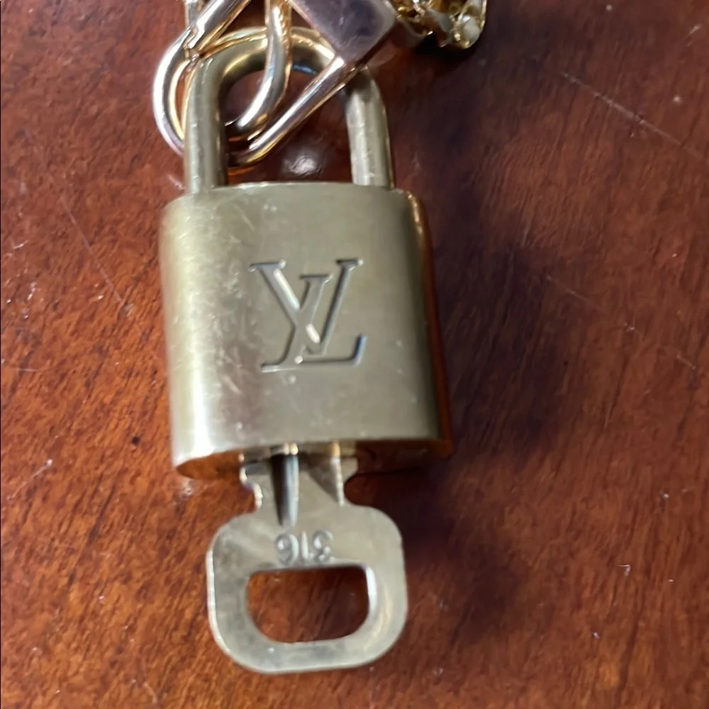 Authentic lv lock and key with new unbranded Gold plated chain. - Picture 3 of 4